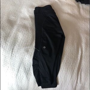 Black Lululemon running Capri leggings